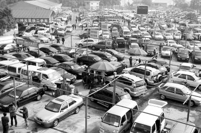 武汉二手车过户纠纷_汽车过户费多少钱_二手车交易风险