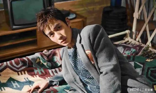 掌纹线很多_掌纹有一条横线_掌纹三条线连在一起