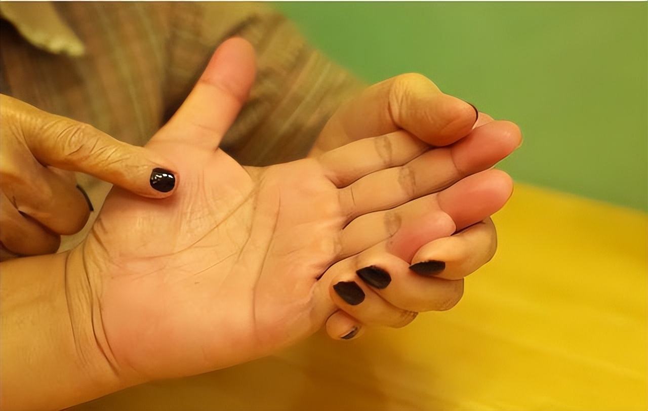 中国古代手相学文化_手掌三条线连在一起_手相学三角纹解读