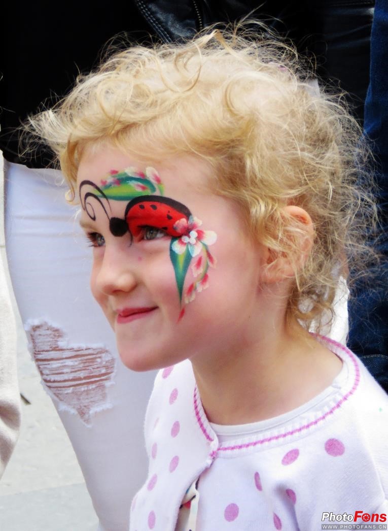 街景摄影技巧_街头建筑拍摄方法_街拍抄底用什么设备啊