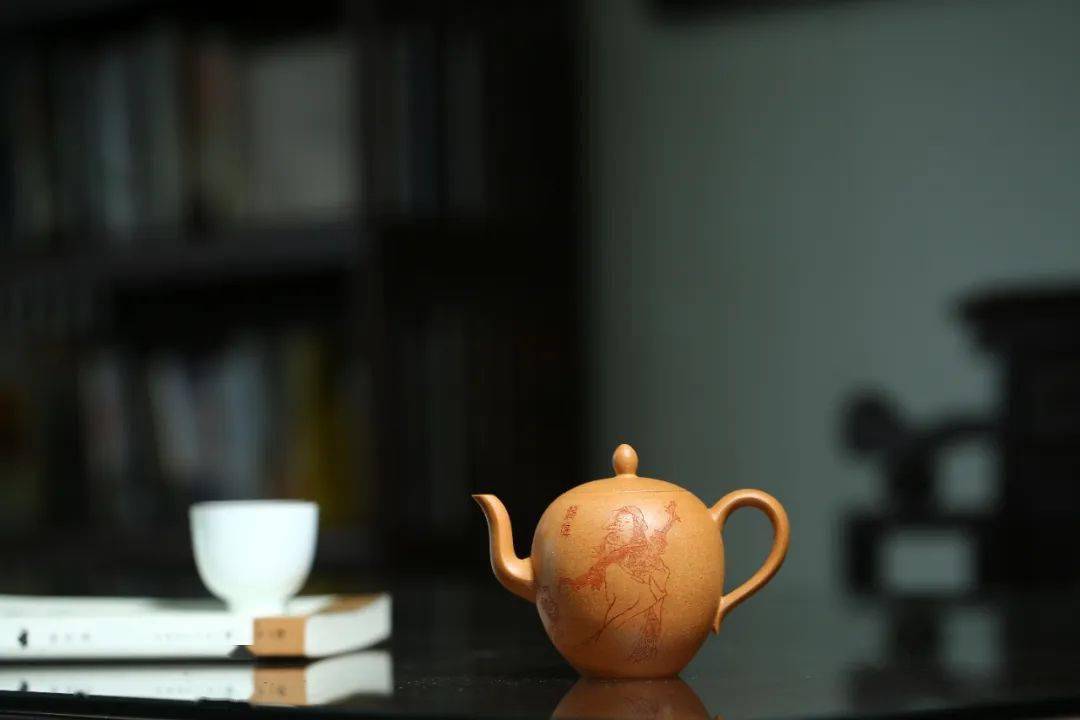 美人肩紫砂壶：兼具柔美气度与艺术之美，老茶客的心头好