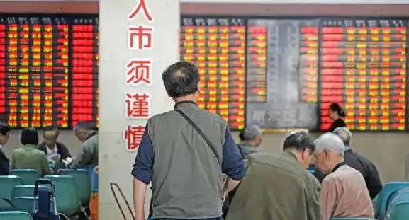 MACD使用方法_交易过程关注_什么指标和抄底配合