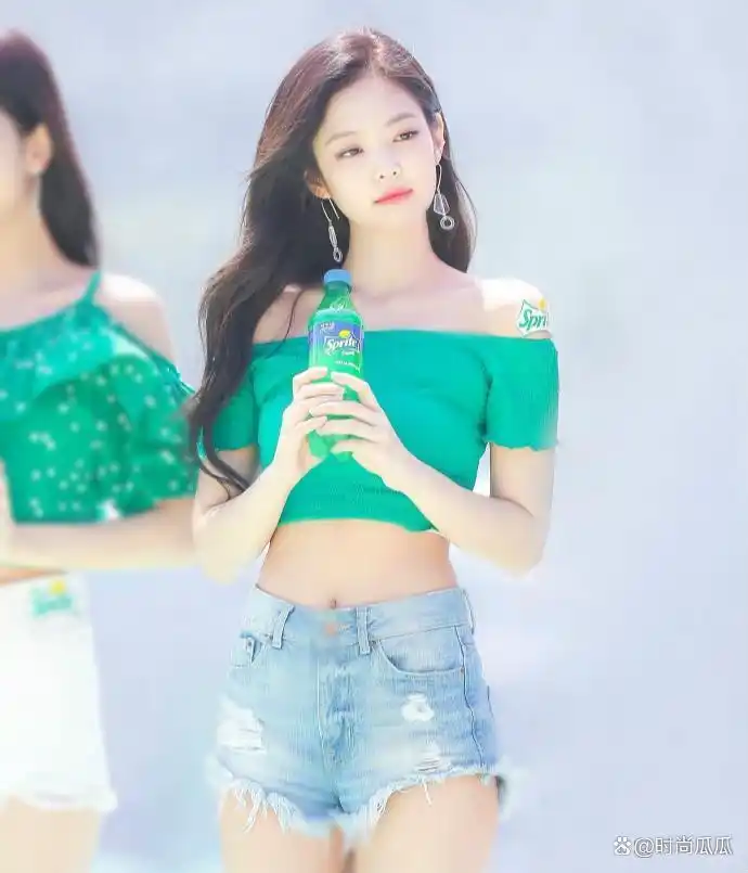 美人肩特征_直角肩标准_美人肩形态图解