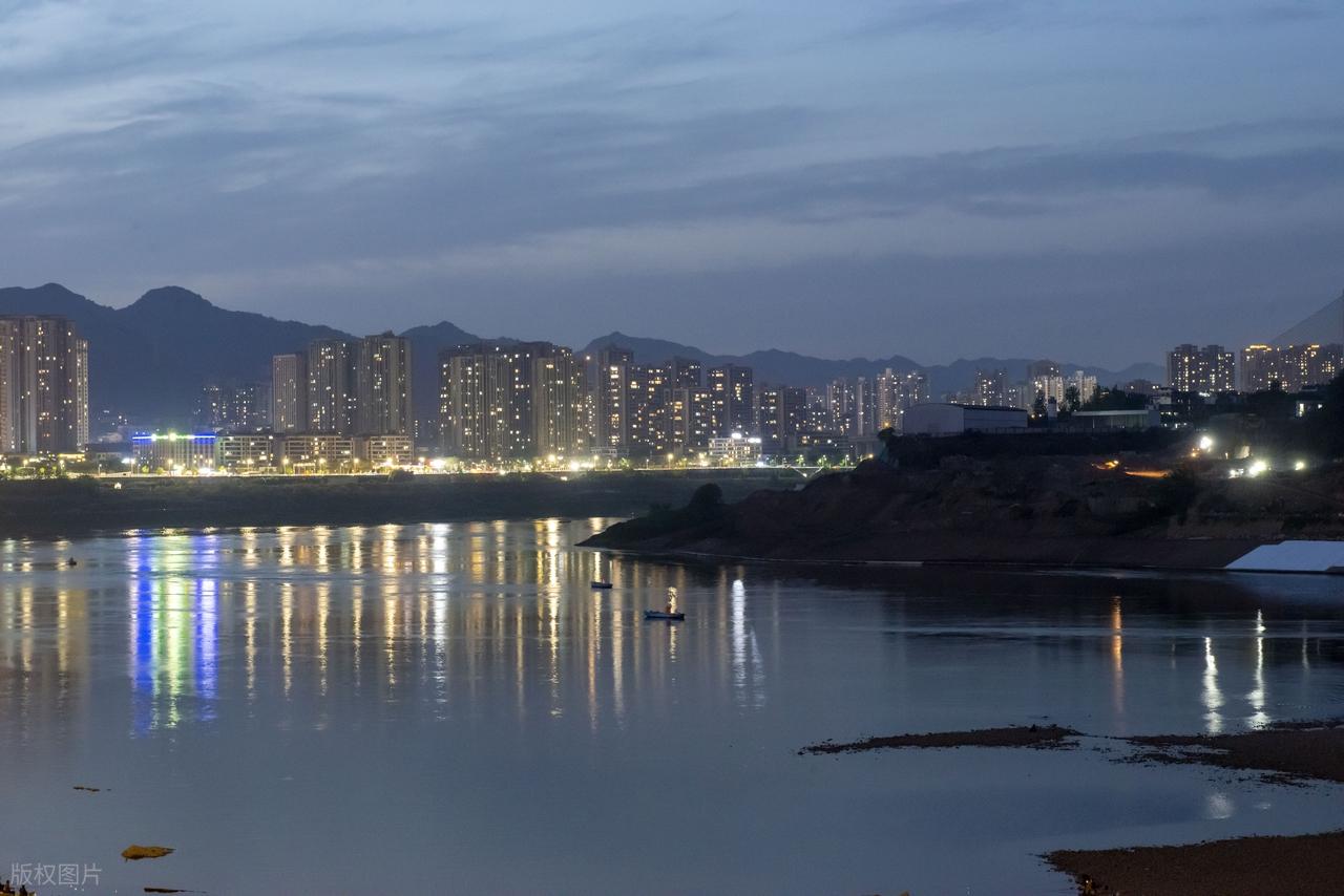 2026年家庭积分入围预测_北京小客车指标摇号分数线_新能源汽车中签率